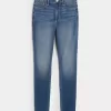 Curvy High-Rise Medium Wash Super Skinny Jeans