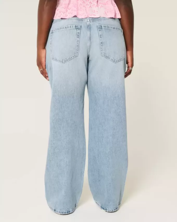 Curvy Low-Rise Light Wash Baggy Jeans