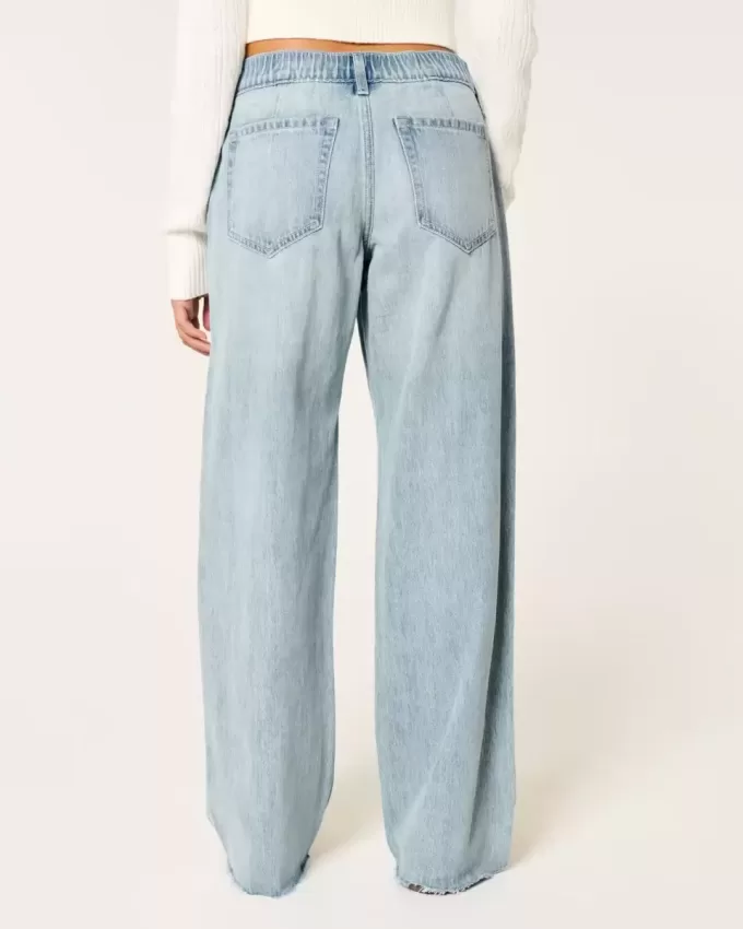 Low-Rise Light Wash Comfort Waistband Baggy Jeans