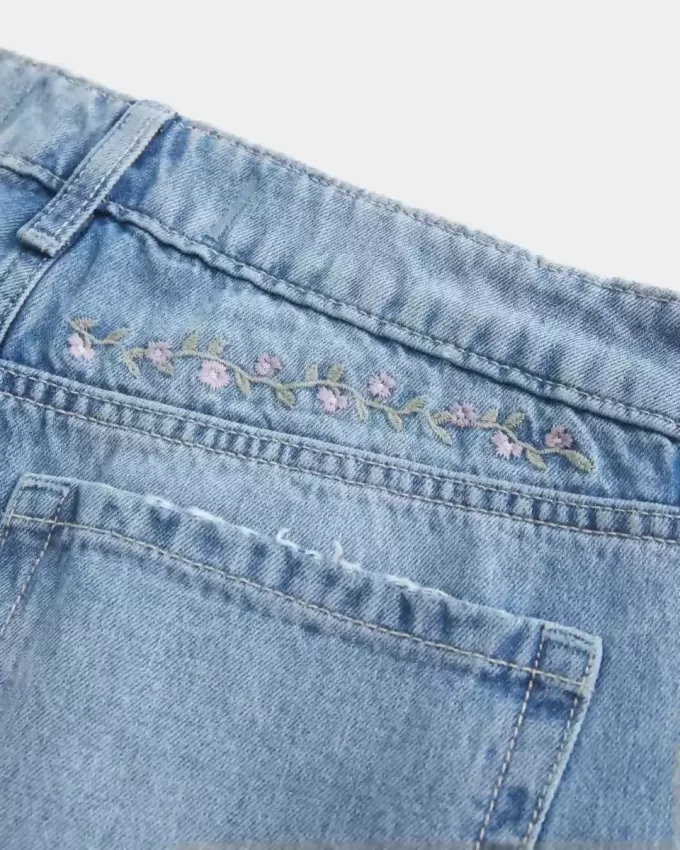 Low-Rise Medium Wash Floral Embroidery Baggy Jeans