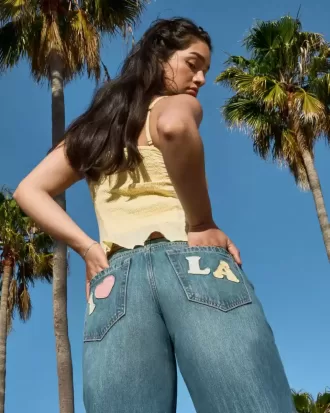 Low-Rise Medium Wash Los Angeles Graphic Baggy Jeans