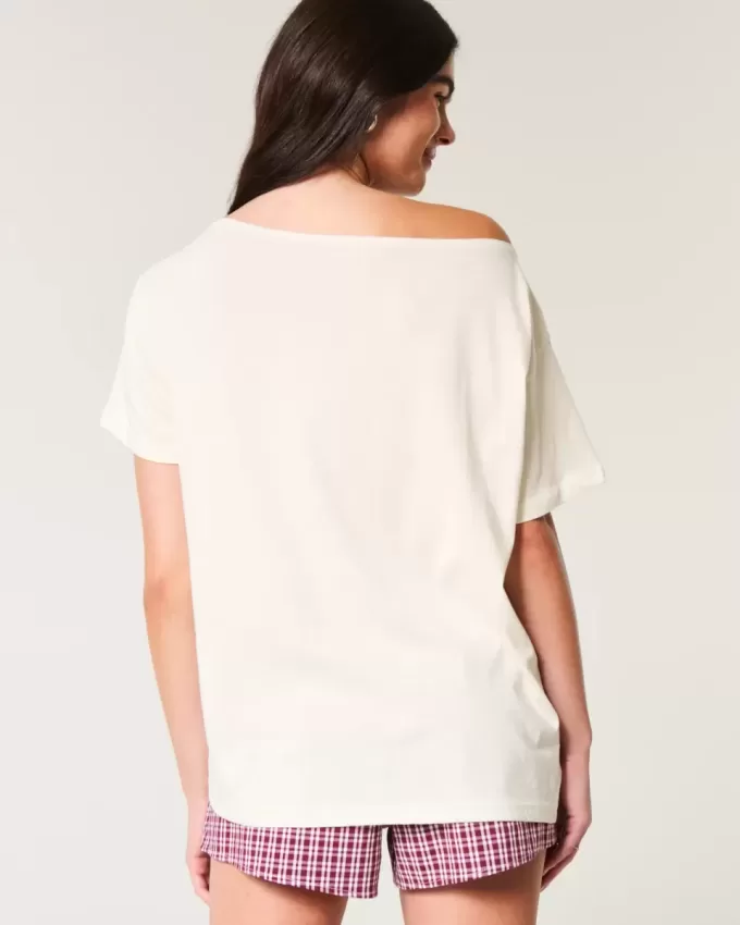 Oversized Off-the-Shoulder Snoopy Graphic Tee